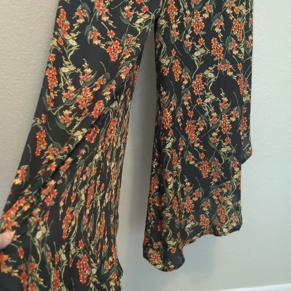 Chelsea & Violet black multicolor floral flutter sleeve cut out maxi jumpsuit - Picture 4 of 10